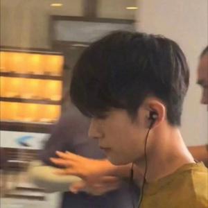 丝袜高跟鞋钛金毛片1区2区
